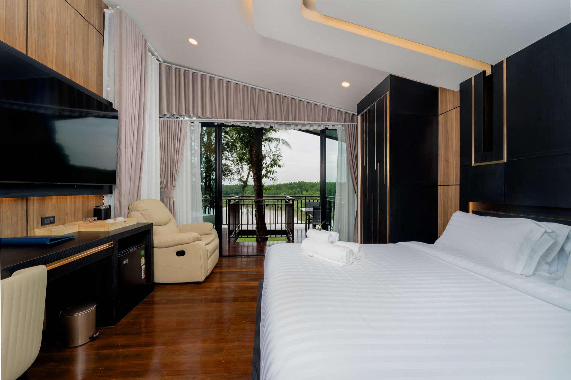 High Tree Resort