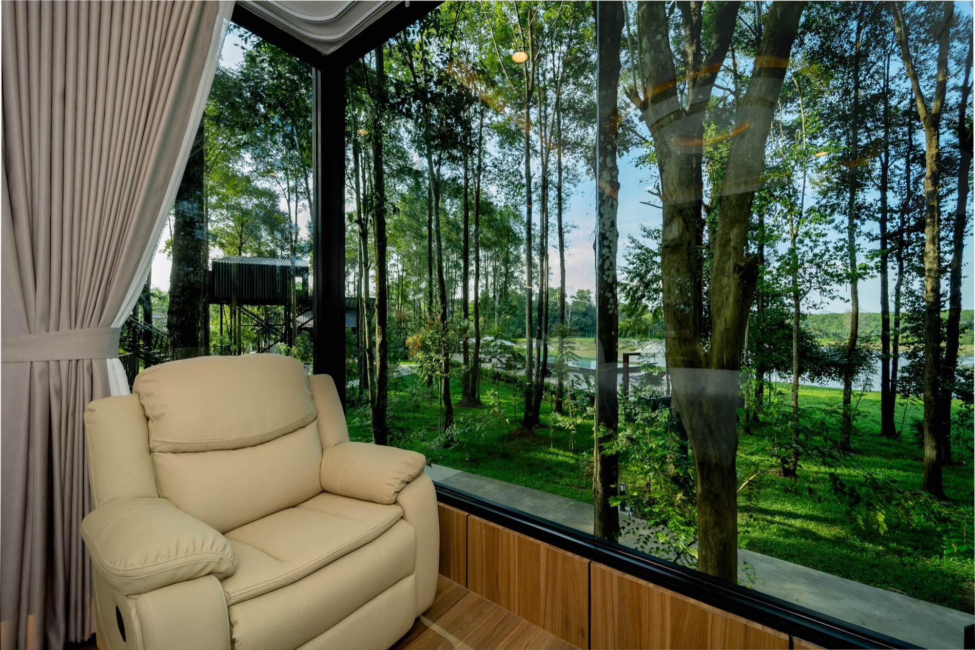 Deluxe Lake View