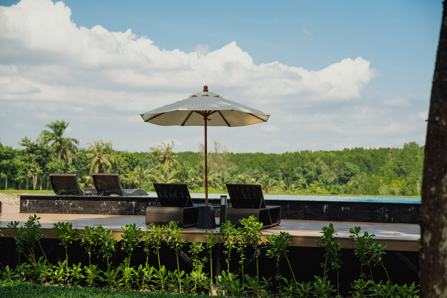 High Tree Resort